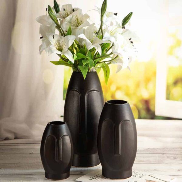 Ceramic vase from the Faces series in black - S