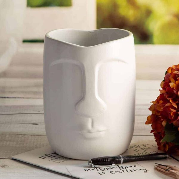 Ceramic vase from the Faces series in white - M