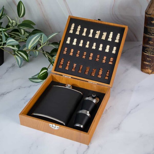 Chess set with flask - Black