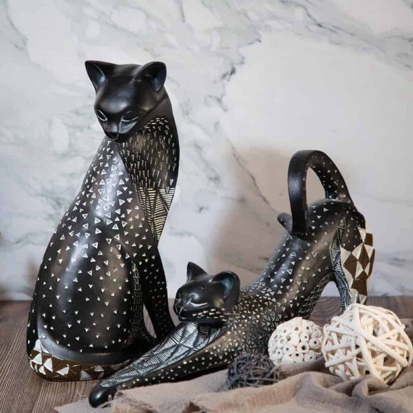 Cat statuette with round white dots
