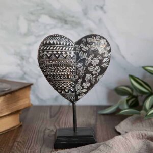 Decorative figurine heart from the Mystic Africa set