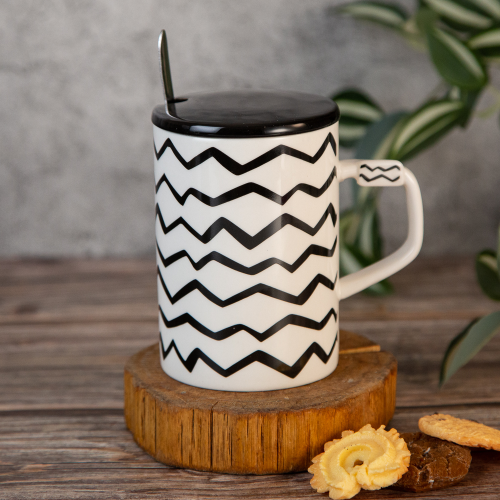 Gift Mug with Lid and Spoon - Black and White 330ml - Image 2