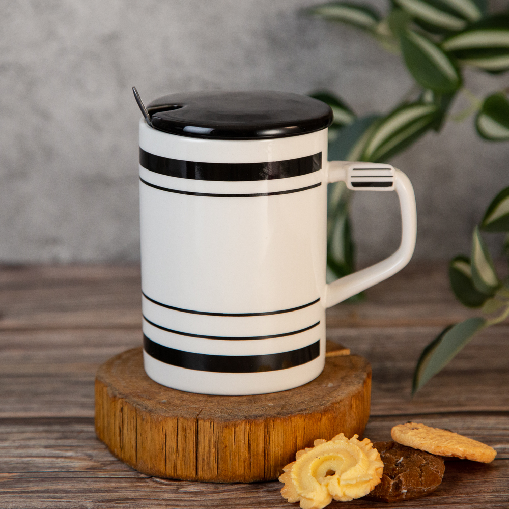 Gift Mug with Lid and Spoon - Black and White 330ml - Image 5