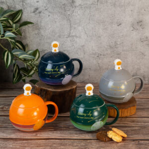 Gift Mug with Lid - Cosmonaut 300ml