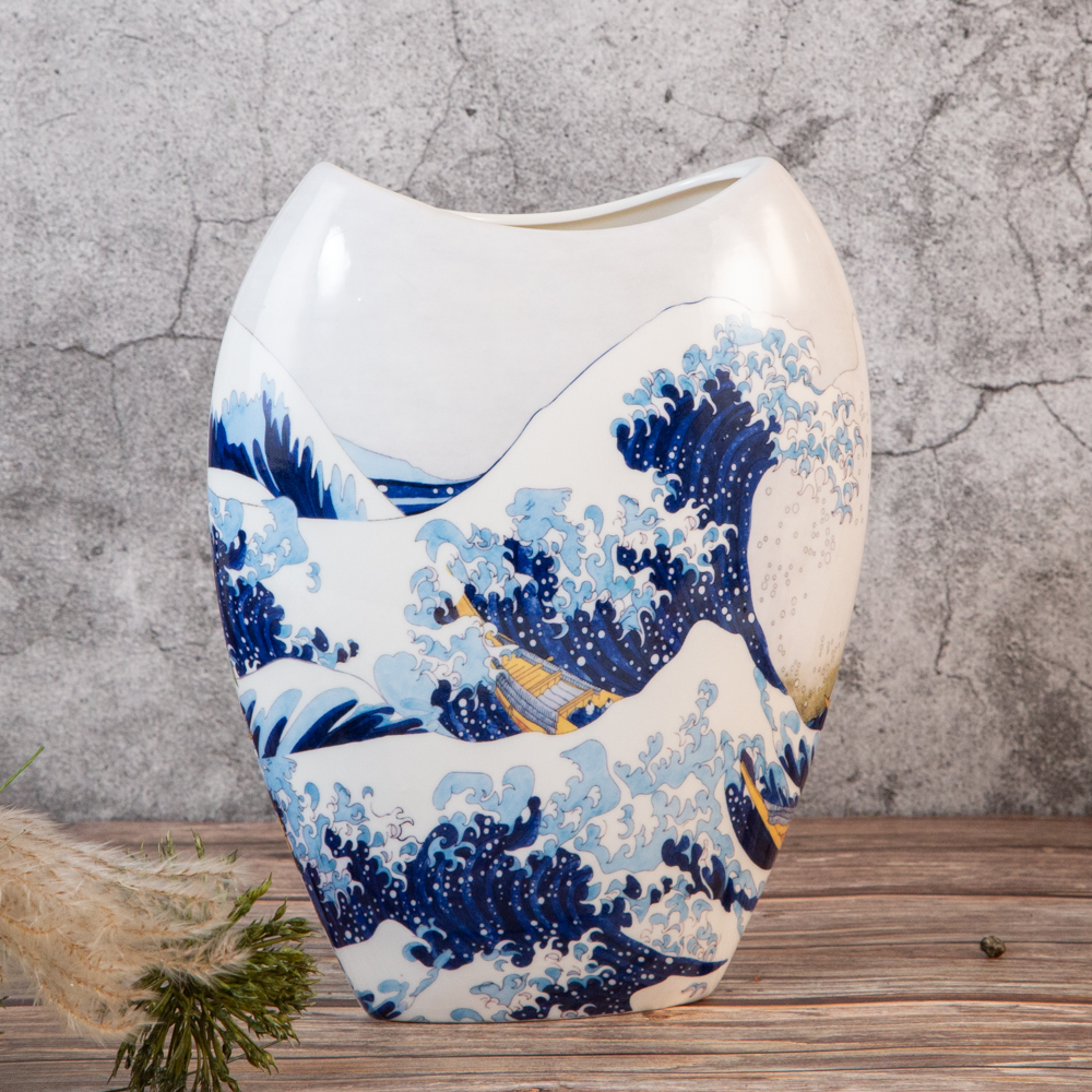 Vase from the Great Wave off Kanagawa series 25 cm. - Image 2