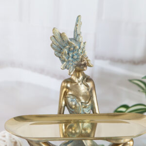 Decorative statuette - Woman with mask 1