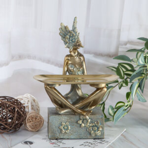 Decorative statuette - Woman with mask 1