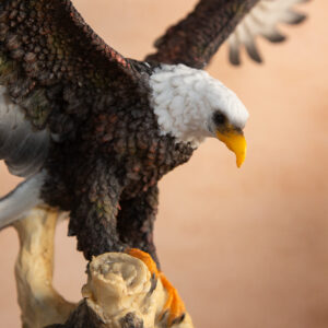 Decorative figurine - Eagle in flight