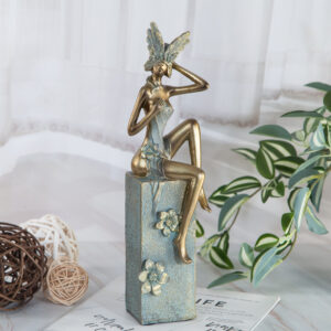 Decorative statuette - Woman with mask 2