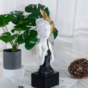Decorative statuette - Woman